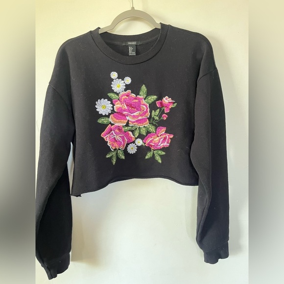 Forever 21 Tops - Cropped Sweatshirt Black w/ Embroidered Flowers